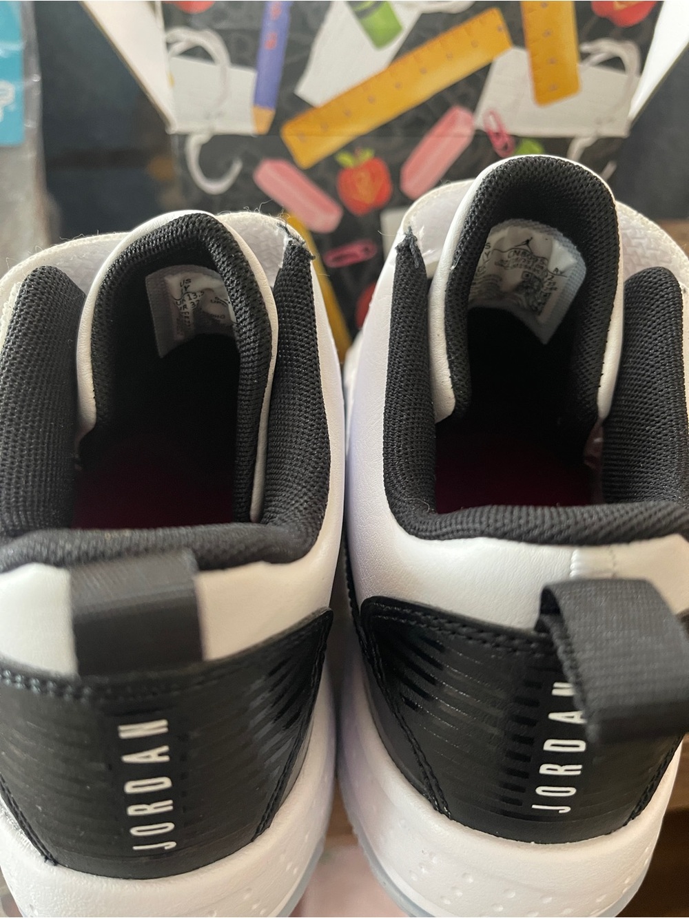 Boys size 1 Jordan Max Aura 2 New - Picture 6 of 6